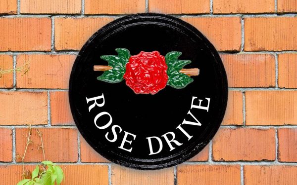 Tudor Rose Round House Sign 10" Diameter